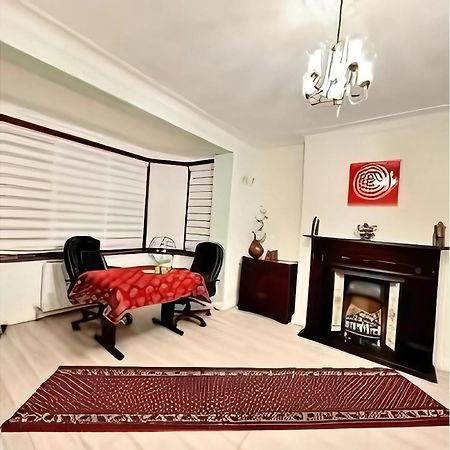 Beautiful Double En-Suite Room, Separate Entrance, Ilford, Central Line Gants Hill, Free Parking Exteriör bild