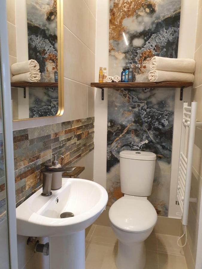 Beautiful Double En-Suite Room, Separate Entrance, Ilford, Central Line Gants Hill, Free Parking Exteriör bild