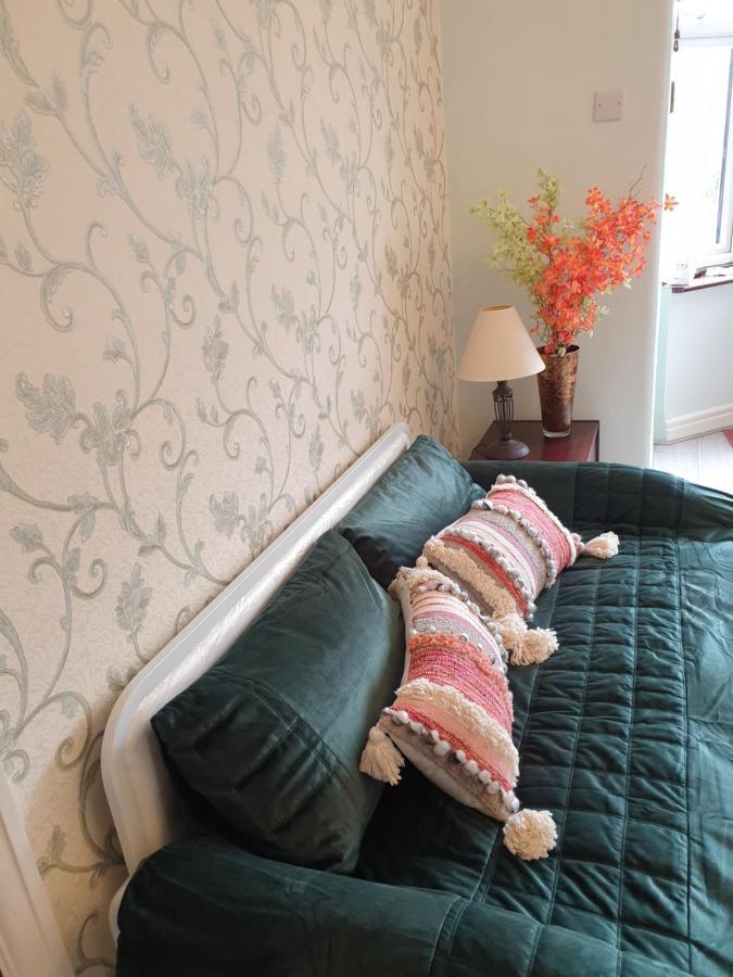 Beautiful Double En-Suite Room, Separate Entrance, Ilford, Central Line Gants Hill, Free Parking Exteriör bild