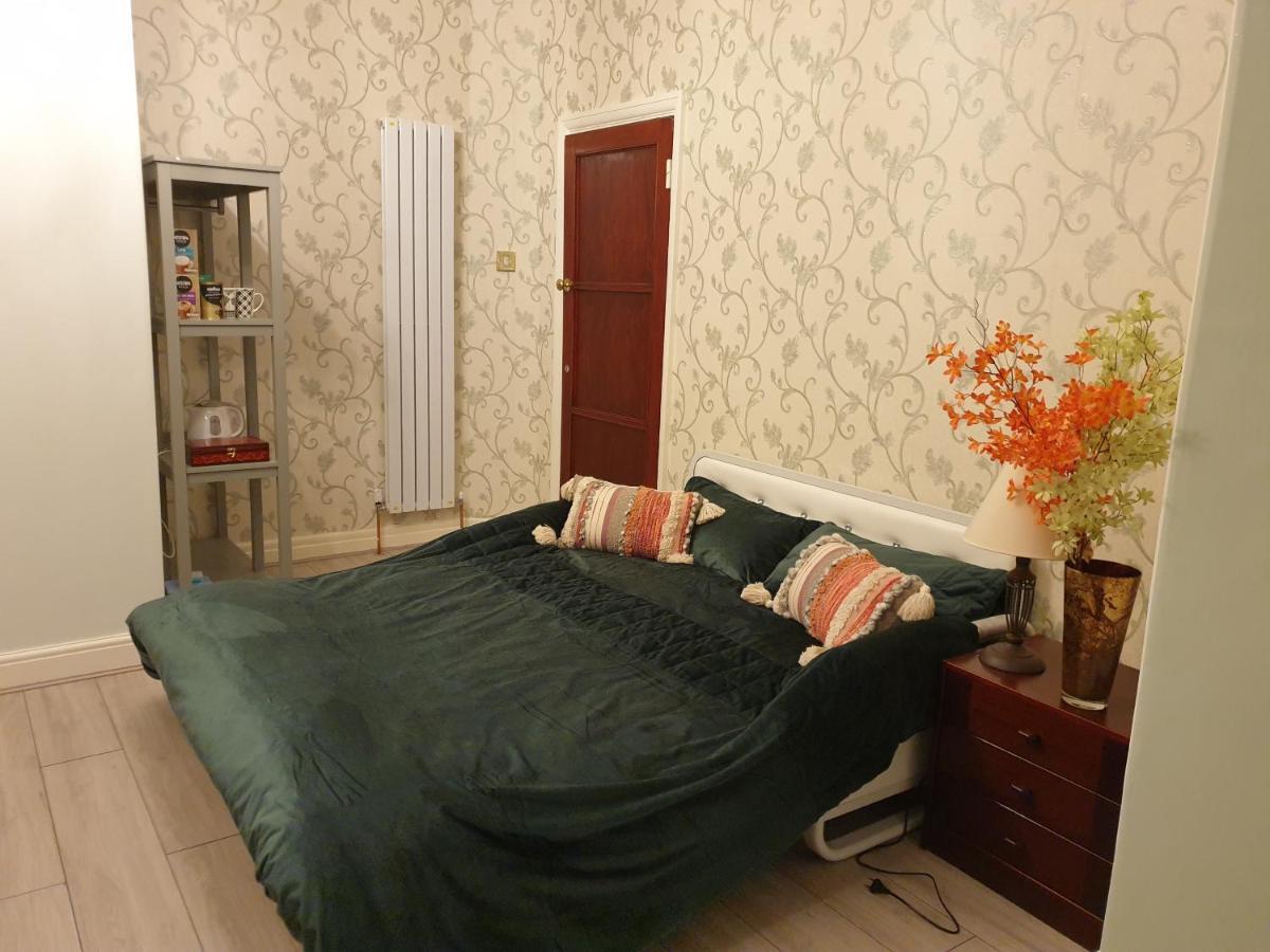 Beautiful Double En-Suite Room, Separate Entrance, Ilford, Central Line Gants Hill, Free Parking Exteriör bild