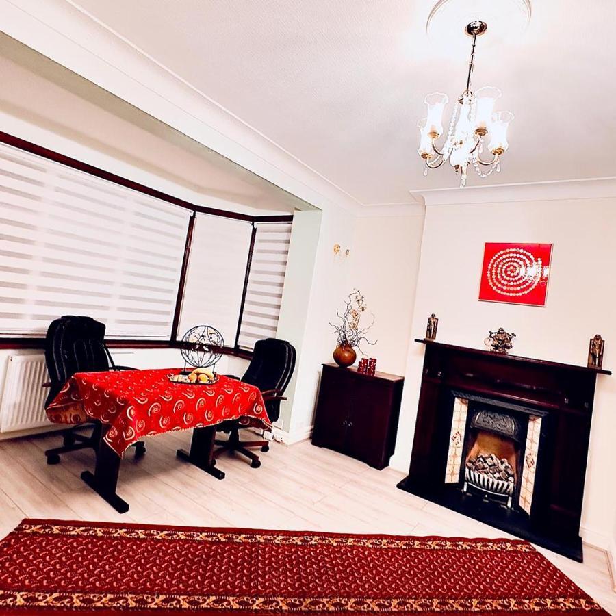 Beautiful Double En-Suite Room, Separate Entrance, Ilford, Central Line Gants Hill, Free Parking Exteriör bild