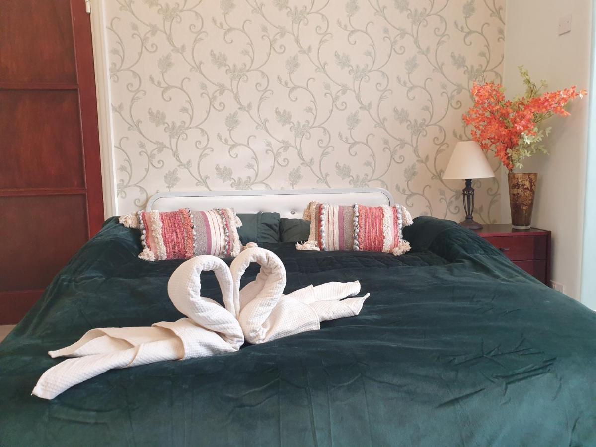 Beautiful Double En-Suite Room, Separate Entrance, Ilford, Central Line Gants Hill, Free Parking Exteriör bild