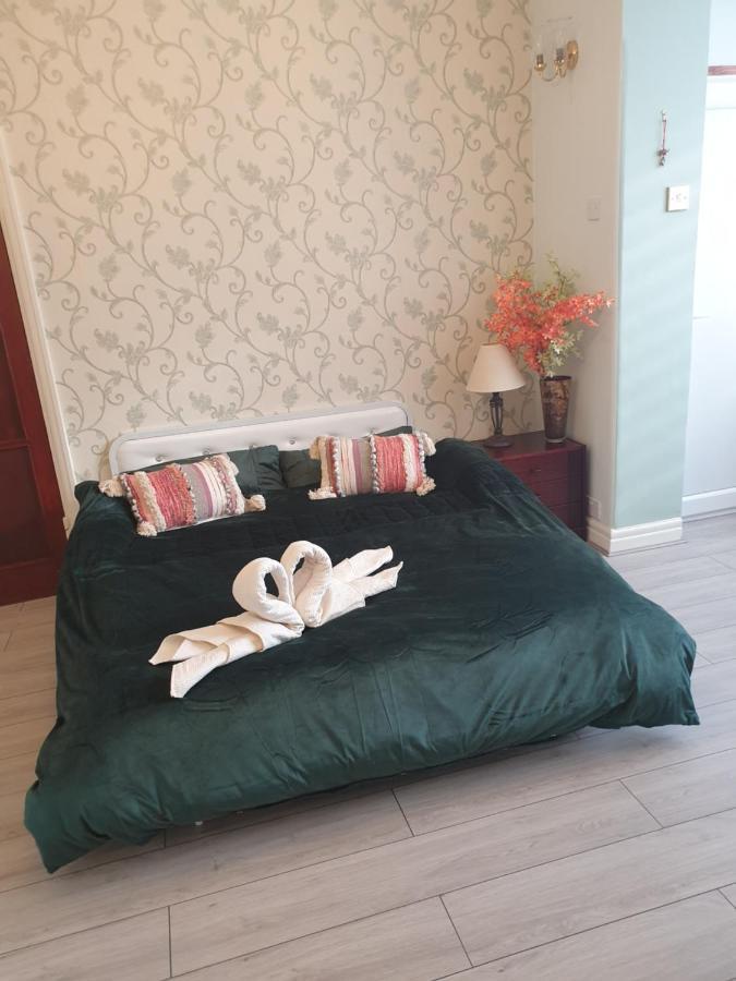 Beautiful Double En-Suite Room, Separate Entrance, Ilford, Central Line Gants Hill, Free Parking Exteriör bild