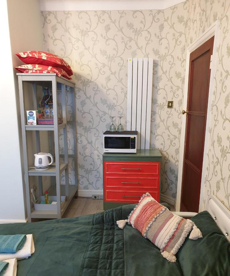 Beautiful Double En-Suite Room, Separate Entrance, Ilford, Central Line Gants Hill, Free Parking Exteriör bild