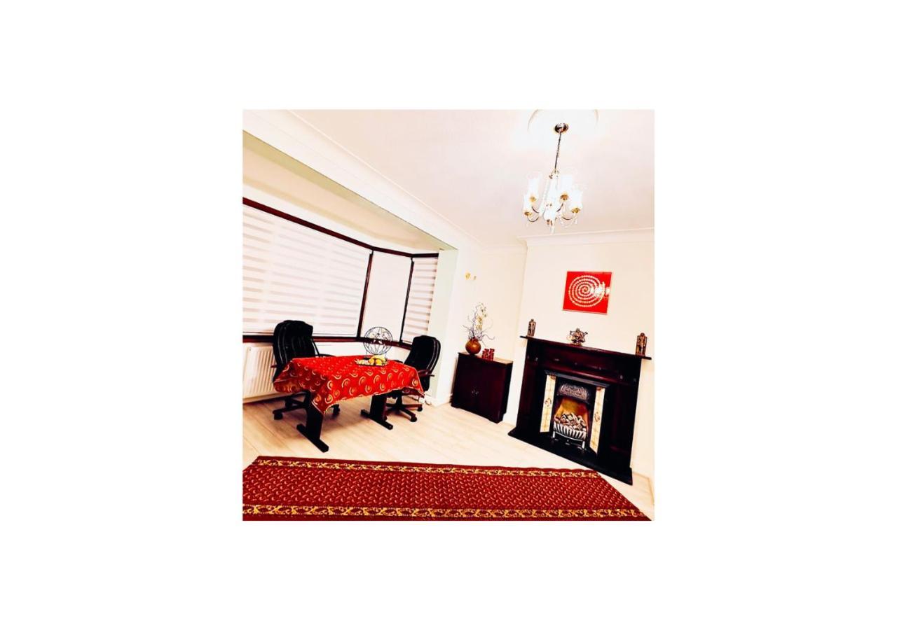 Beautiful Double En-Suite Room, Separate Entrance, Ilford, Central Line Gants Hill, Free Parking Exteriör bild