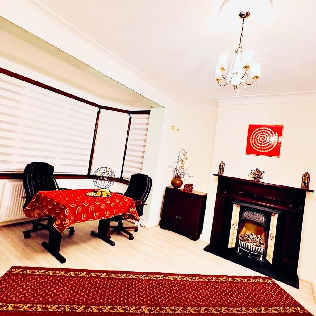 Beautiful Double En-Suite Room, Separate Entrance, Ilford, Central Line Gants Hill, Free Parking Exteriör bild